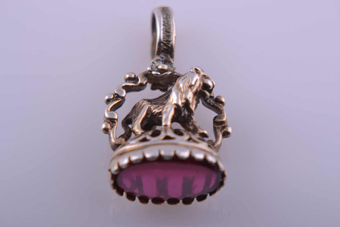 Standing Seal With A Pink Stone And Lion