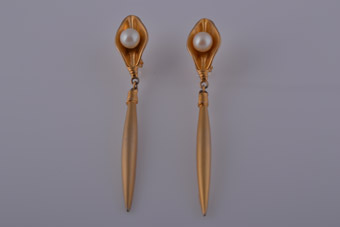 Gilt 1980's Clip On Earrings With A Faux Pearl