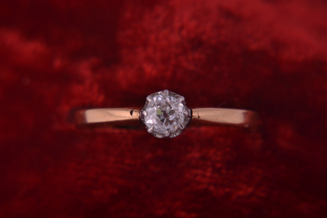 Gold Vintage Solitaire Ring With A Diamond