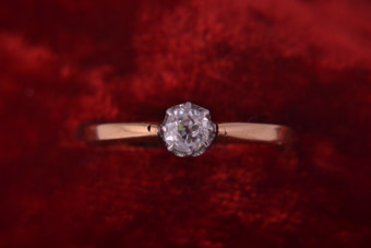 18ct Gold Solitaire Ring