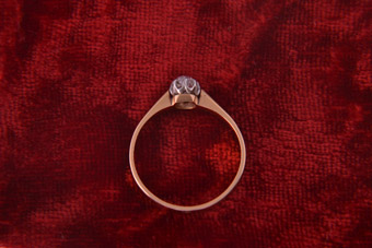 18ct Gold Solitaire Ring