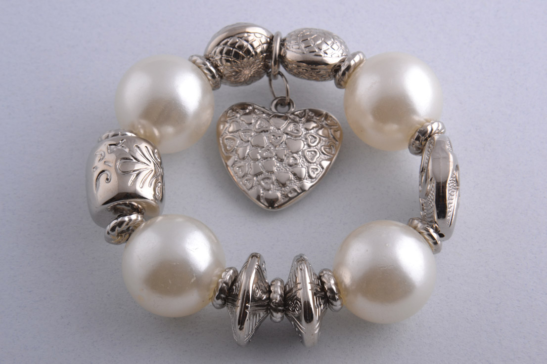 Modern Bracelet With Faux Pearls And Heart Charm