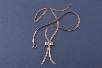 Silver Modern Flat-Link Chain Bow Necklace