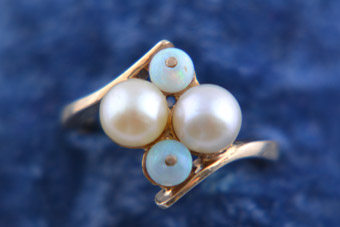 9ct Yellow Gold Retro Ring With Pearls And Opals