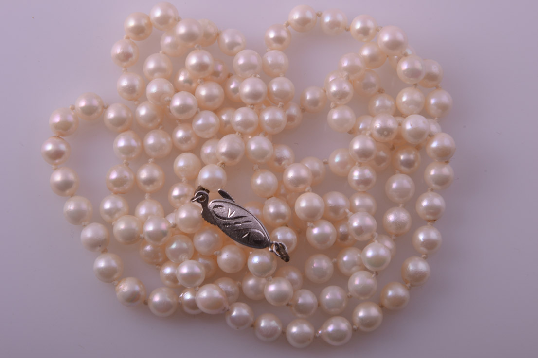 Vintage Pearl Necklace With A Silver Clasp