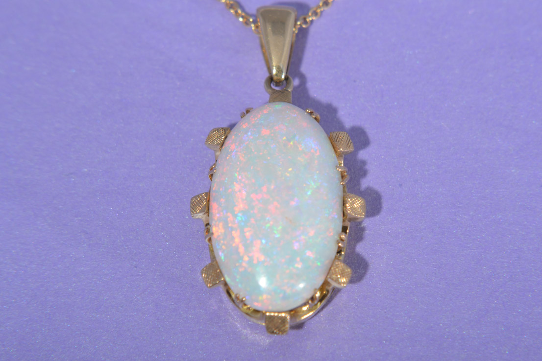 18ct Yellow Gold Retro Pendant With Opal