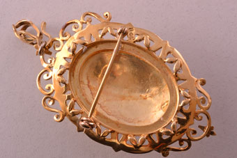 Gold Brooch/Pendant 