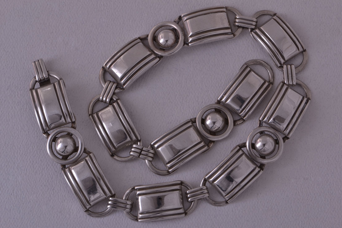 Silver Retro Candida Collar Necklace