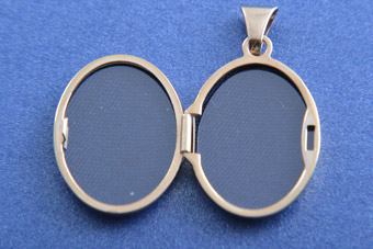 9ct Gold Modern Locket