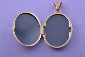 9ct Gold Modern Locket