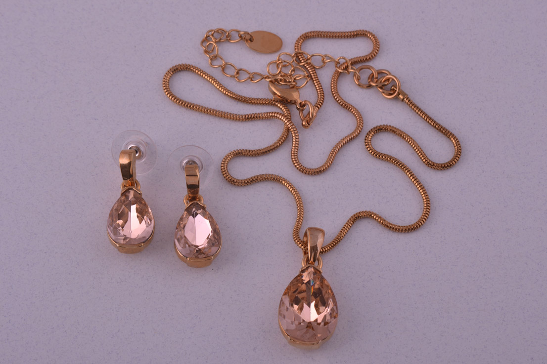 Modern Set With Pink-Champagne Coloured Stones