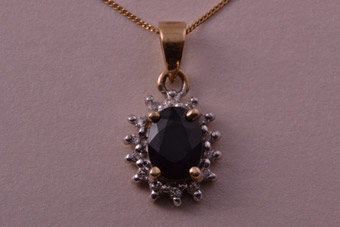 9ct Gold Modern Pendant