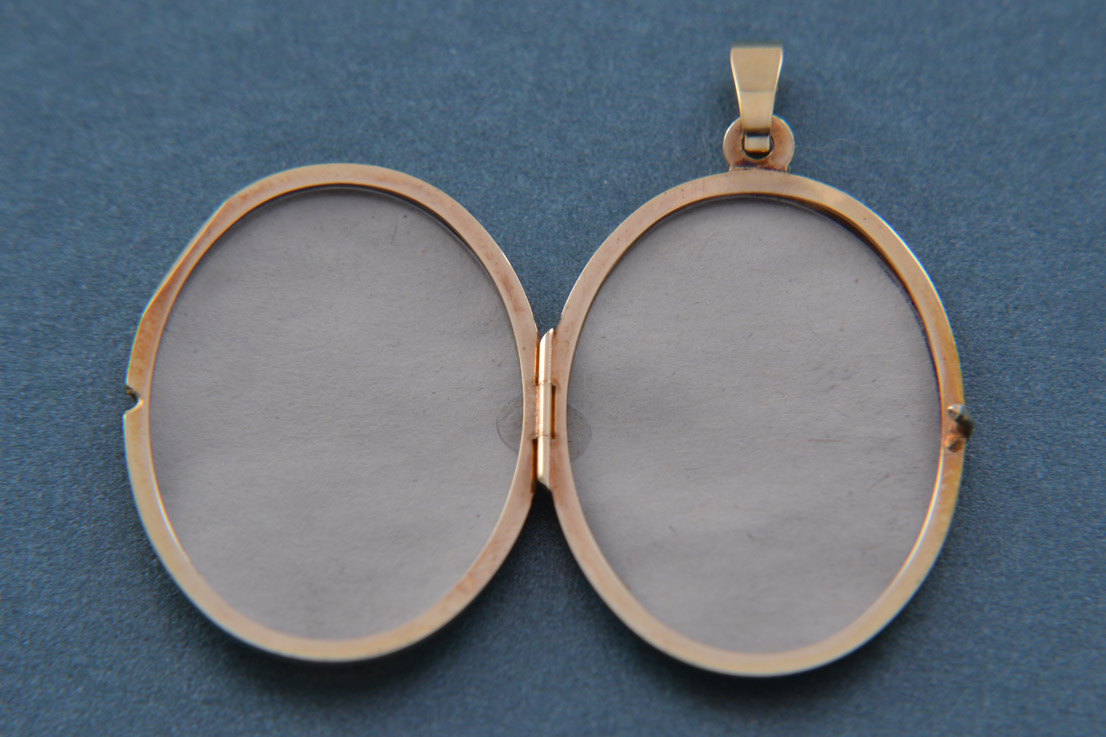 Yellow Gold Modern Locket it152e | Amanda Appleby