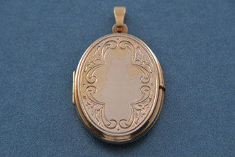 9ct Gold Modern Locket