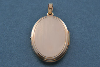 9ct Gold Modern Locket