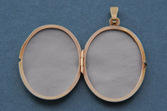 9ct Gold Modern Locket