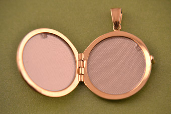 9ct Gold Modern Locket