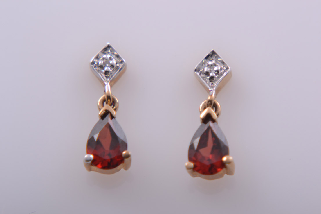 Gold Stud Earrings With Diamonds And Garnets