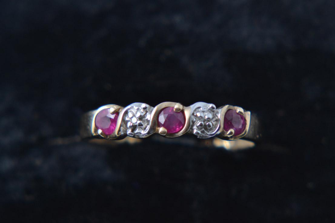 Yellow Gold Modern Ring With Rubies And Diamonds