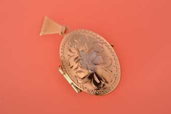 9ct Gold Modern Locket