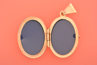 9ct Gold Modern Locket