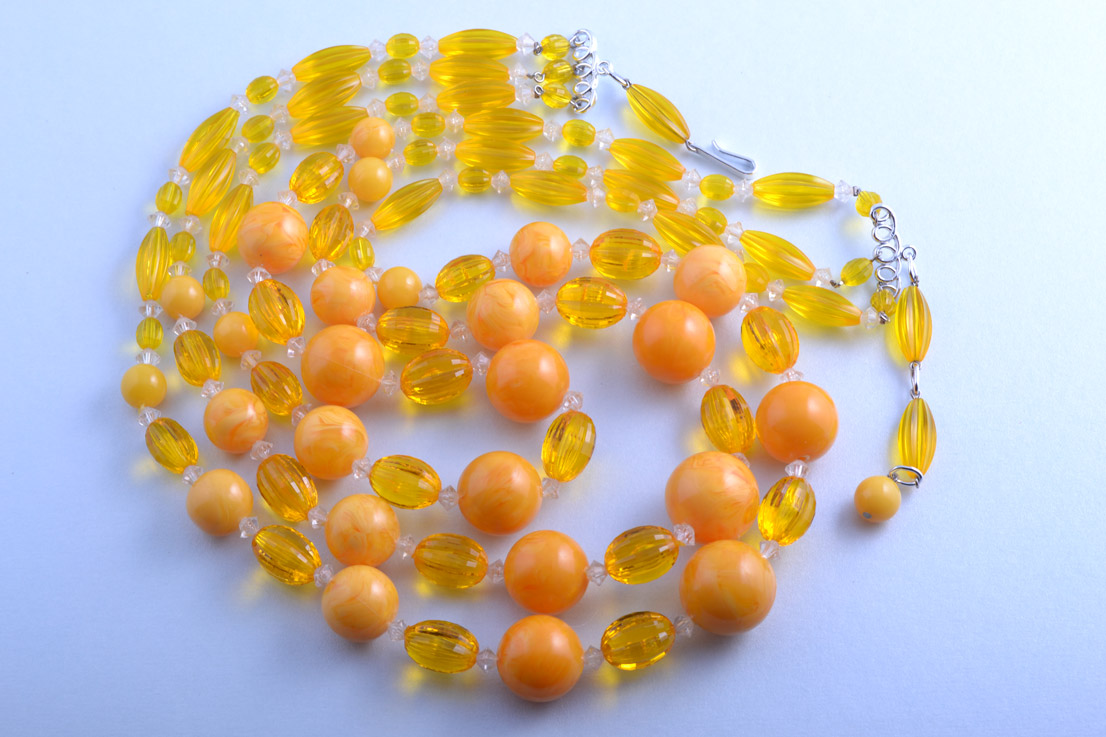 Plastic 1950's Yellow Necklace 