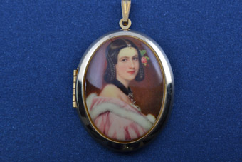 Gilt Locket 