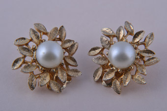 1960's Coro Clip On Earrings With Faux Pearls j398 | Amanda Appleby